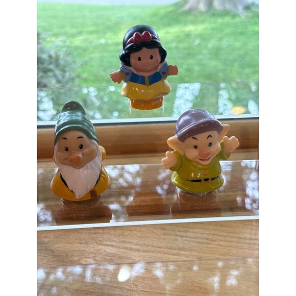 Fisher-Price Little People Disney Snow White Dopey & Bashful Figures - Picture 1 of 4
